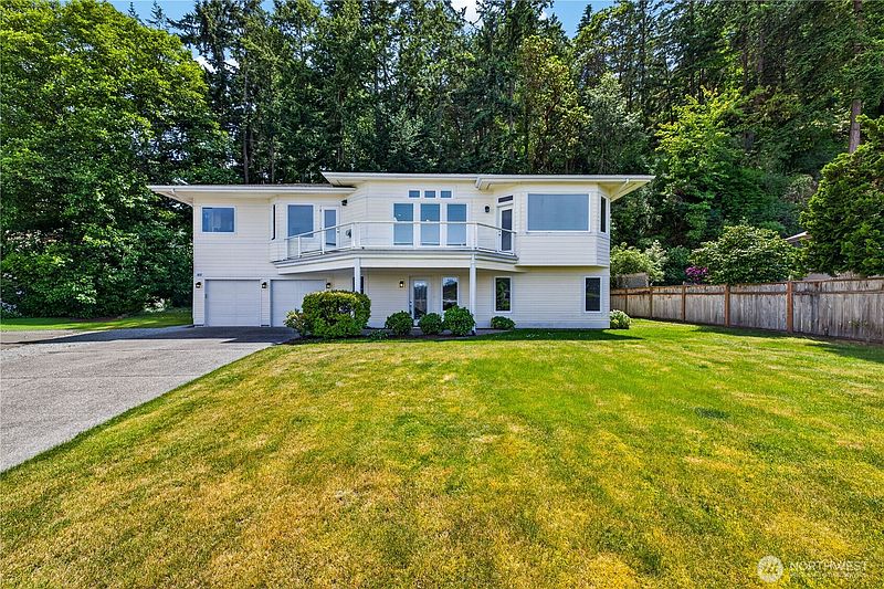 3rd image of 837 Shoshone Drive