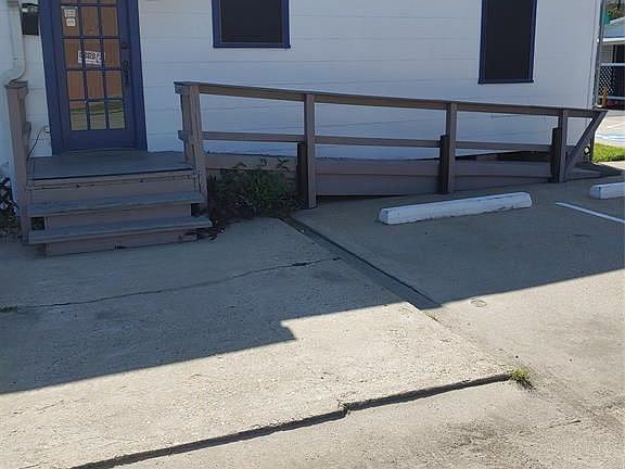 3rd image of 3820 Broadway St