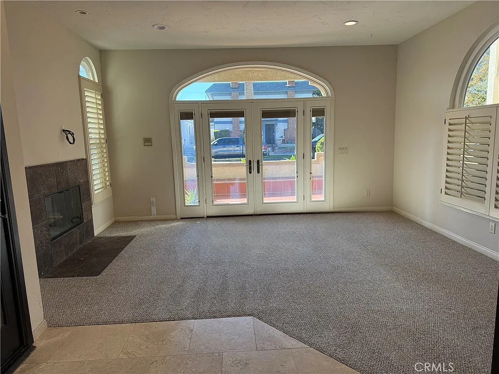 3 bed, 3.5 bath, 2612 sqft, $7,200 — Photo 4