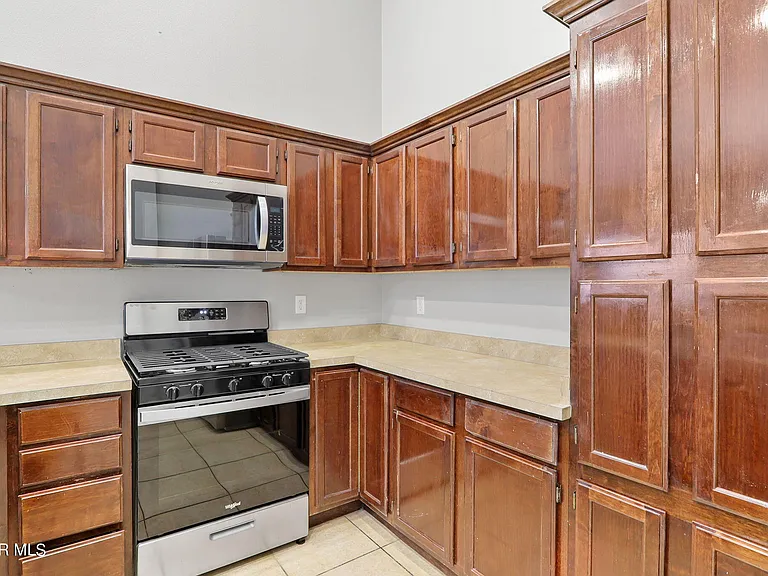 3269 Maple Point Dr — Photo 17