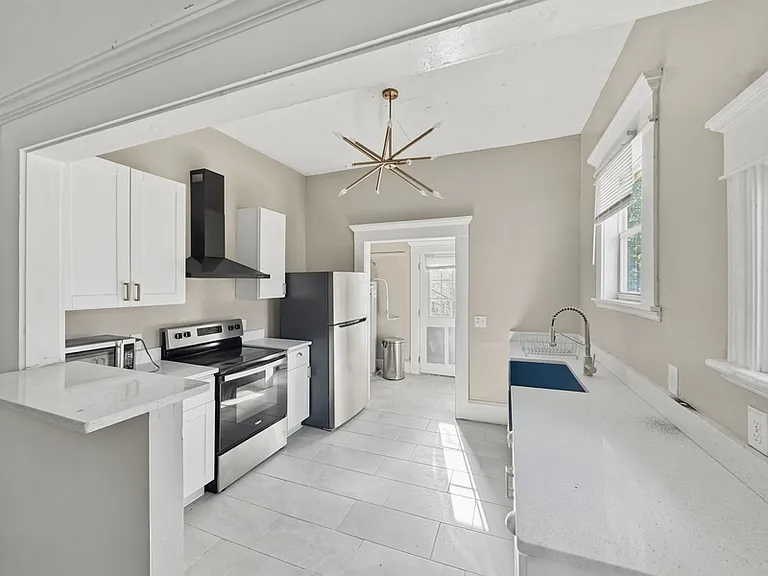 1831 N Laura St — Photo 3