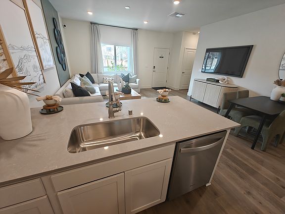 4th image of 1594 Grazer Way