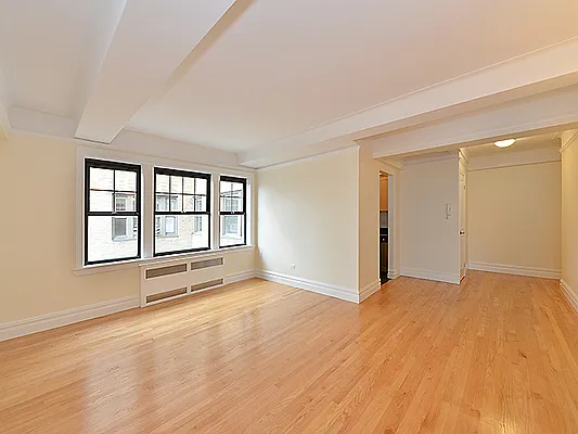 Rented by Cooper & Cooper Real Estate | media 9