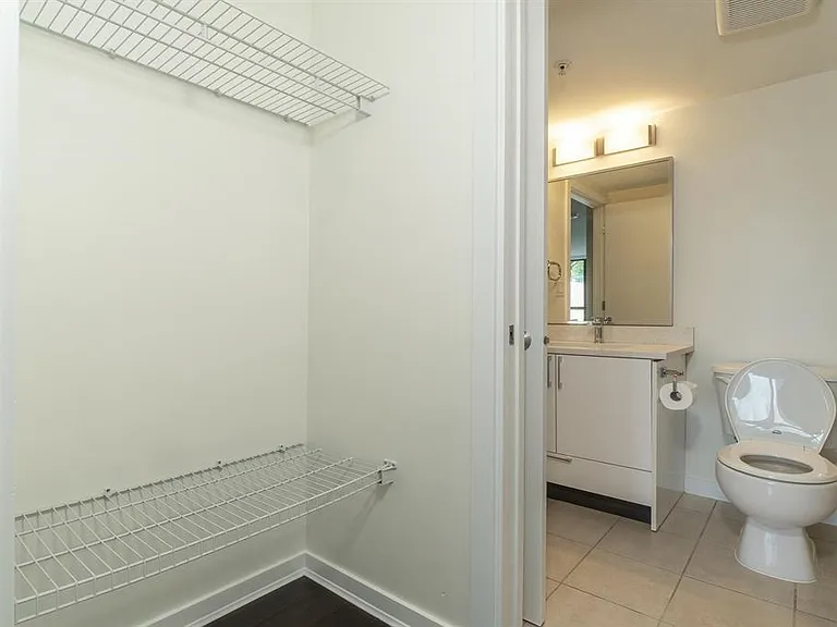 933 Hornby St #809 — Photo 15