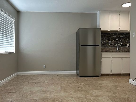 3rd image of 512 W Atkins Ave