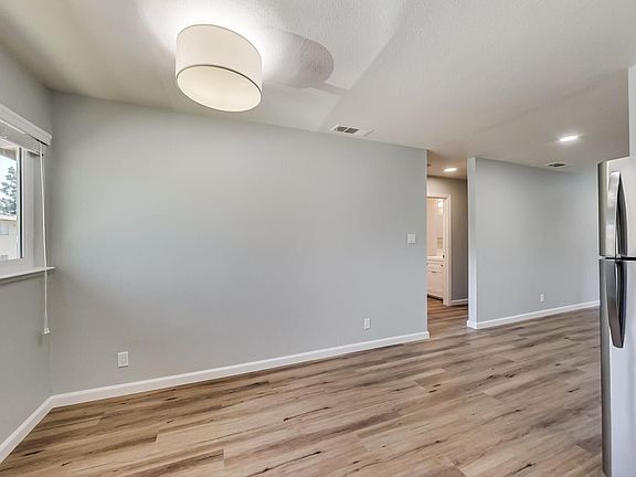 5th image of 300 Franciscan Ct APT 17