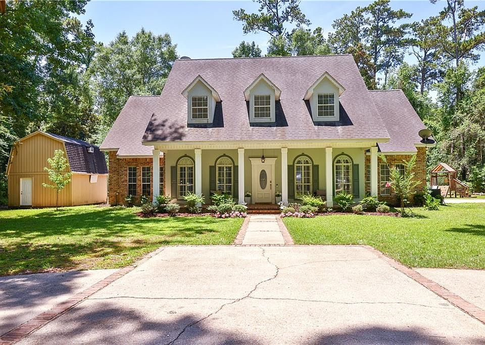 1st image of 105 Woodlawn Ln