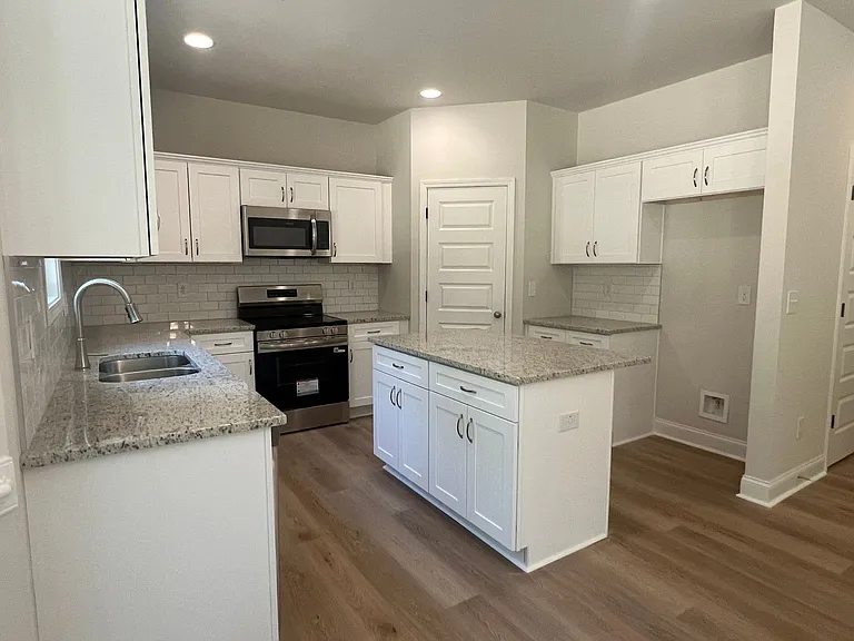176 Country World Dr — Photo 7
