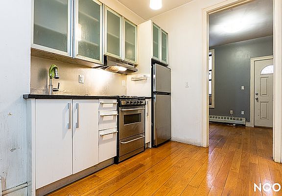 2nd image of 208 Evergreen Ave #1B