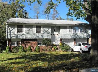 255 New Bridge Rd, New Milford, NJ 07646