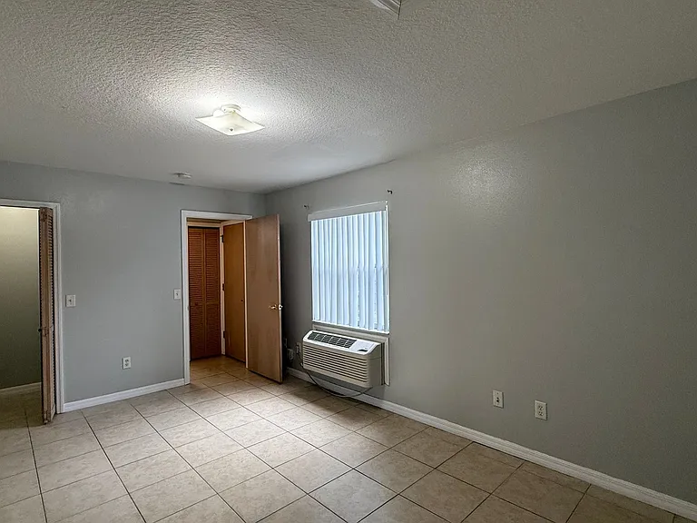 627 Orchid Dr — Photo 7