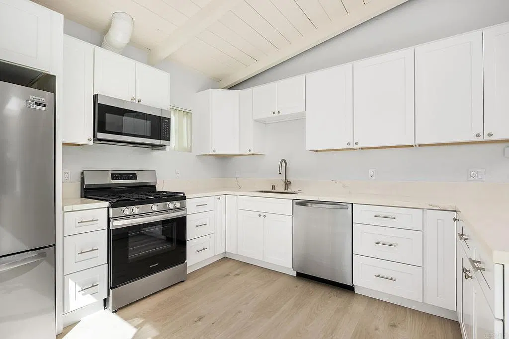 2 bed, 720 sqft, $5,600 — Photo 4
