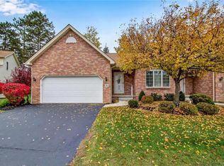 36 Pineview Ct, West Seneca, NY 14224
