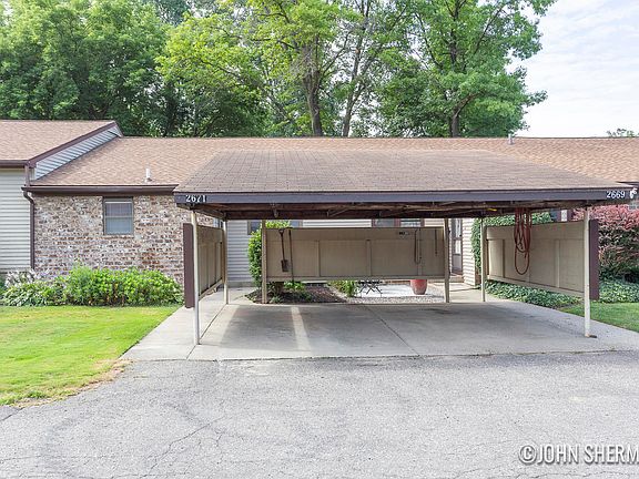 3rd image of 2671 Chatham Woods Dr SE #28