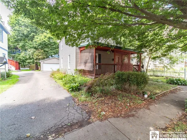 7 Geneva St, Jamestown, NY 14701