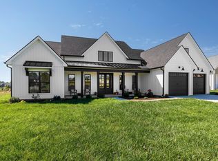 705 Azalea Ln, Versailles, KY 40383