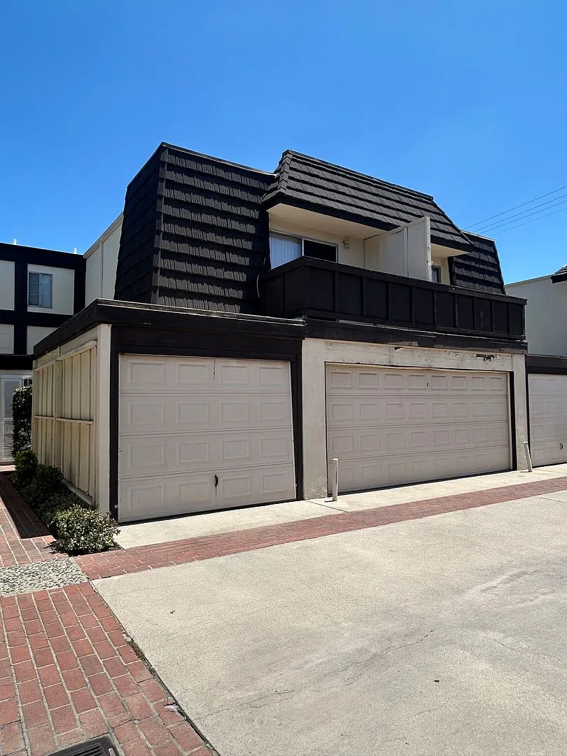 Spacious 2-bedroom with bonus room townhome in most desirable area in City of Arcadia. Award winn... — Photo 1