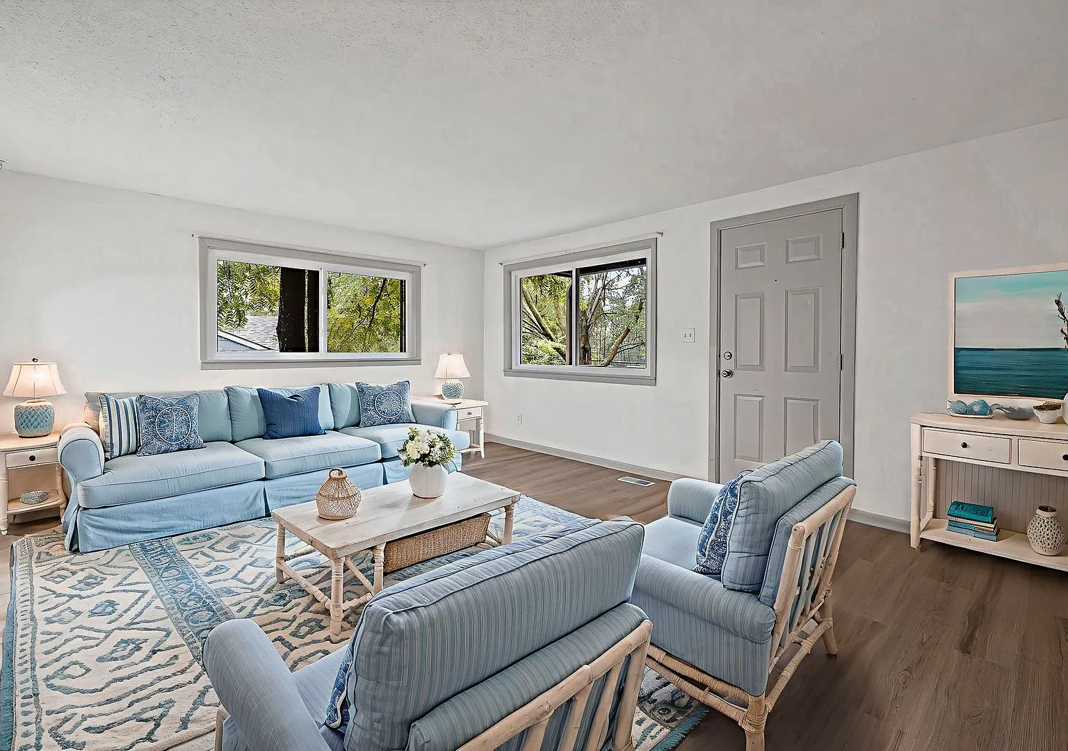 Beautiful 3 Bedroom Home — Photo 1