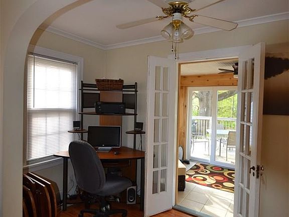 5th image of 2612 W Barker Ave