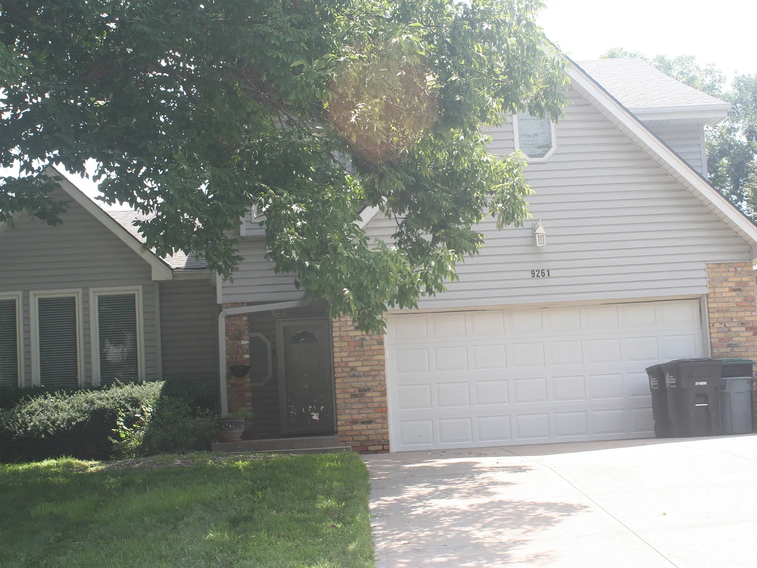 4 bed, 2327 sqft, $2,800 — Photo 1