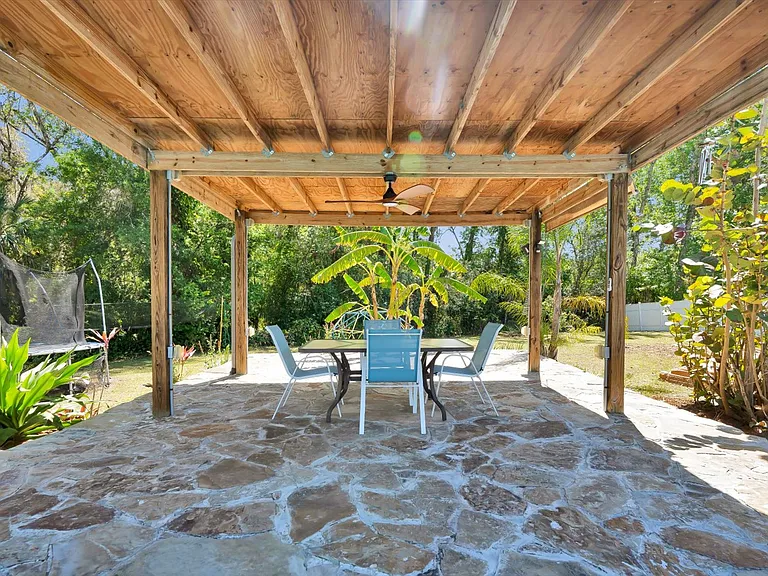 245 Country Circle Dr E — Photo 35