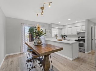 656 Tam O Shanter, Las Vegas, NV 89109