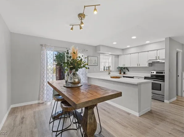 656 Tam O Shanter, Las Vegas, NV 89109