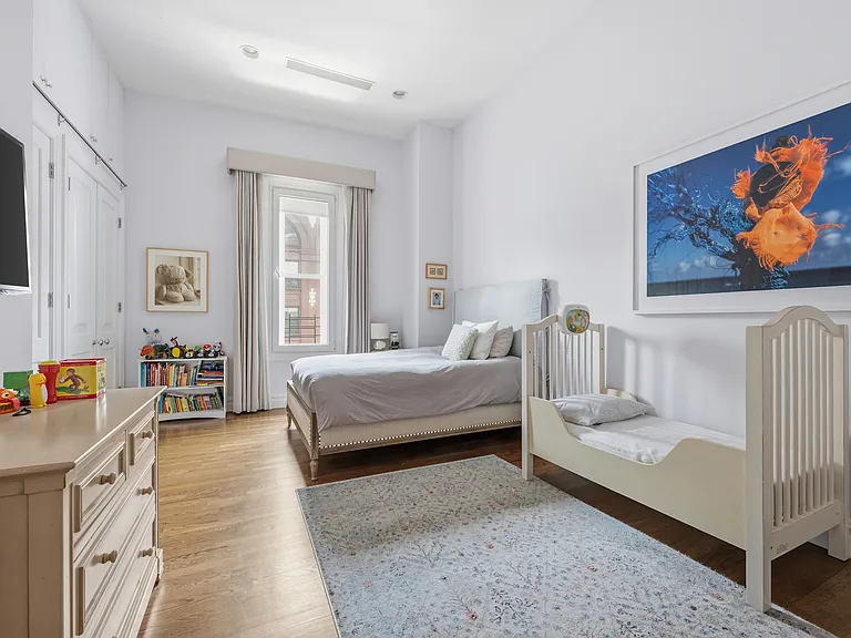 240 Centre St #4R — Photo 10