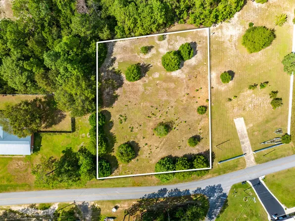24 Ten Lake Dr, Defuniak Springs, FL 32433