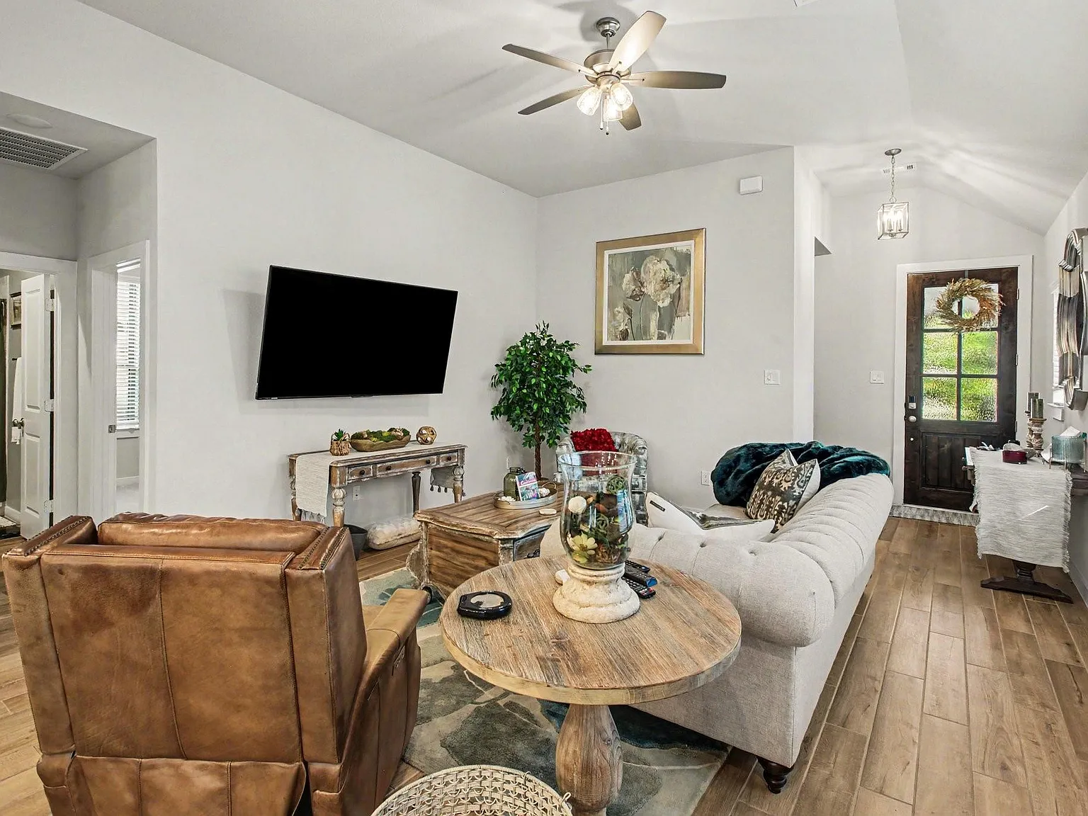 3 bed, 2.0 bath, 1600 sqft, $2,750 — Photo 3