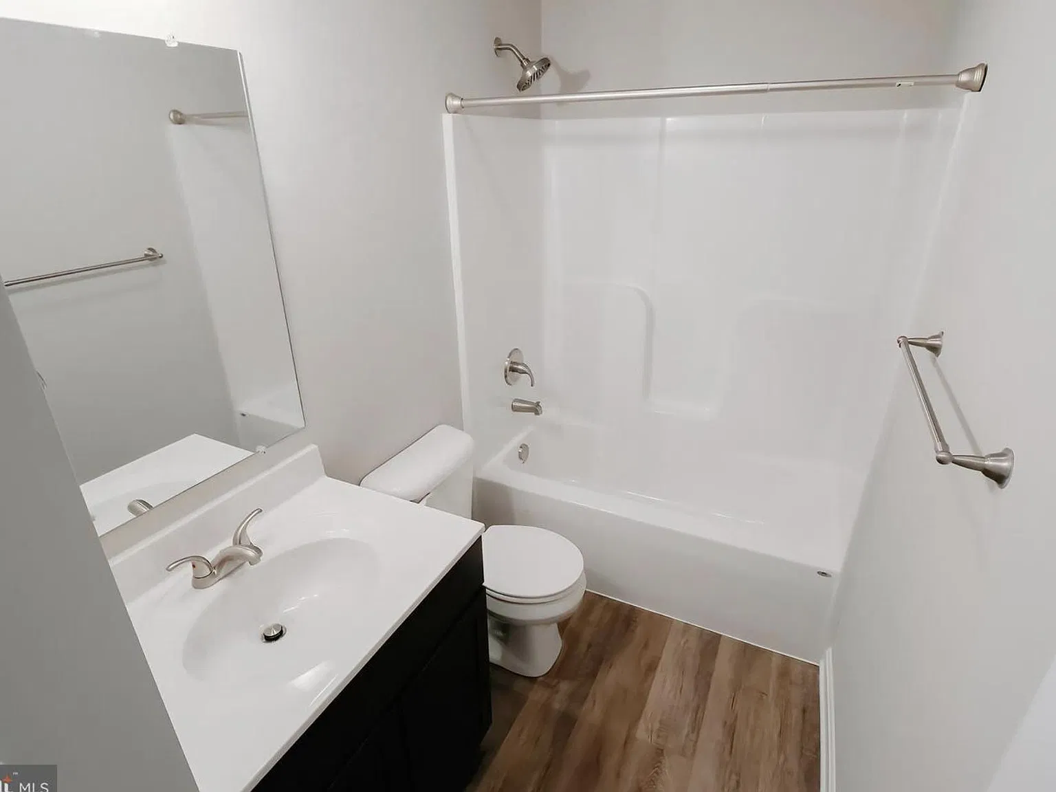 3 bed, 2.5 bath, 1400 sqft, $1,900 — Photo 3