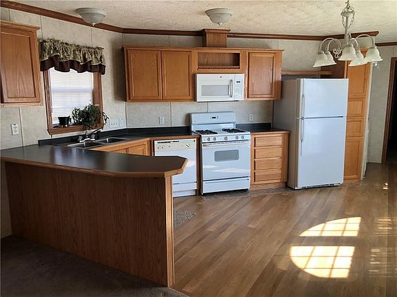 4th image of 7 Bernwood Dr