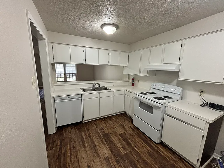 402 W Power Ave #5 — Photo 4