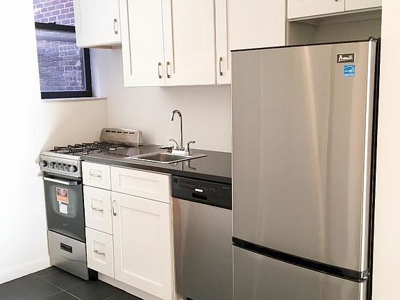 2nd image of 224 E 27th St APT 5D