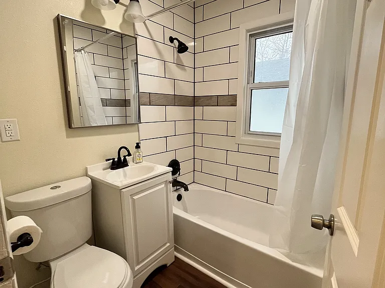 2809 Columbia St — Photo 4