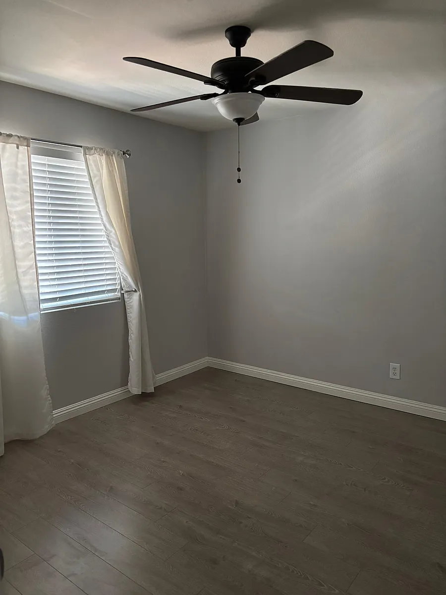 Building Photo - 323 N Placer Privado