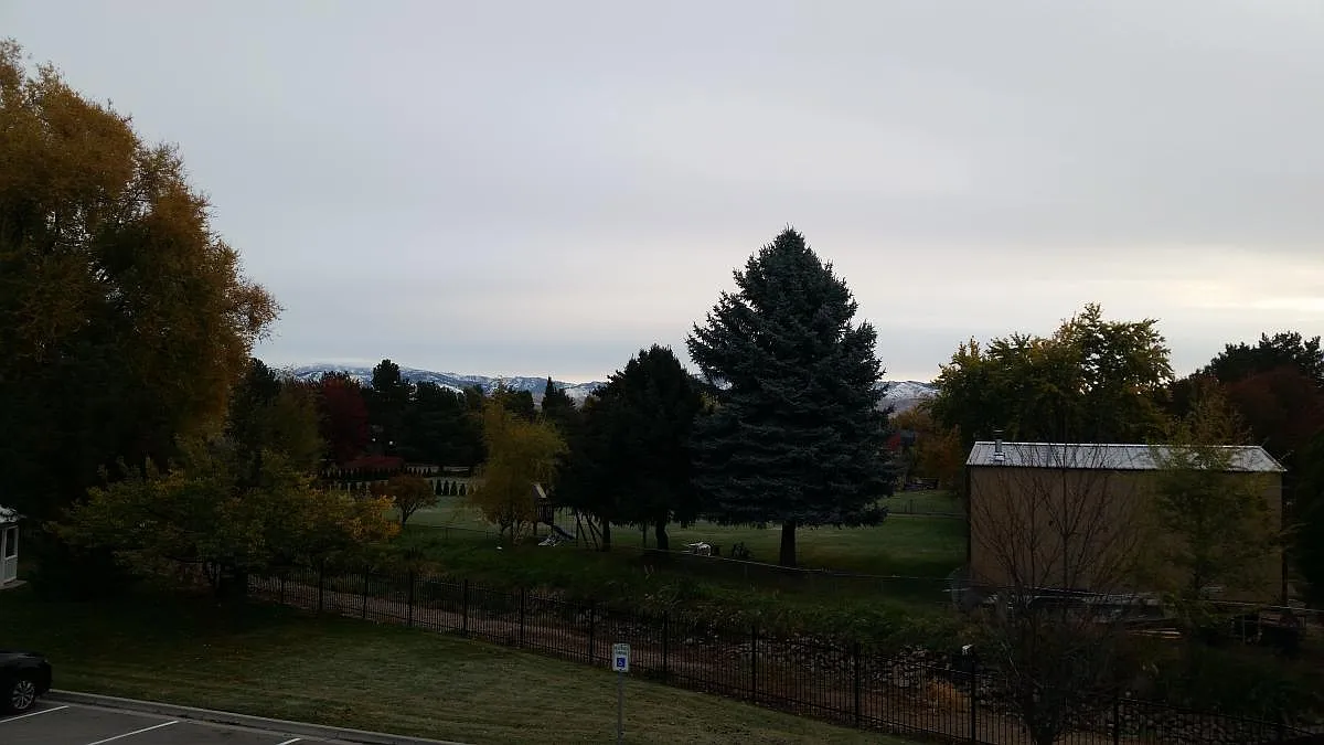 3 bed, 2.5 bath, 1445 sqft, $2,100 — Photo 2