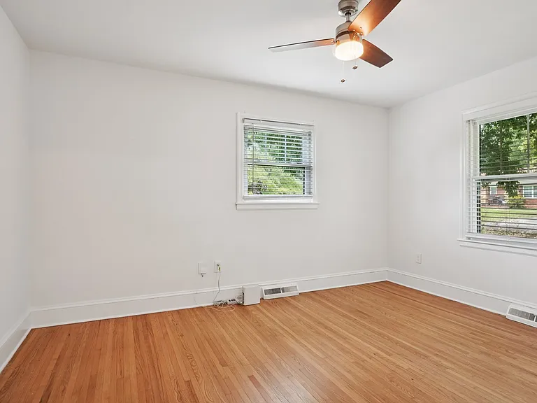 2318 Amesbury Ave — Photo 16
