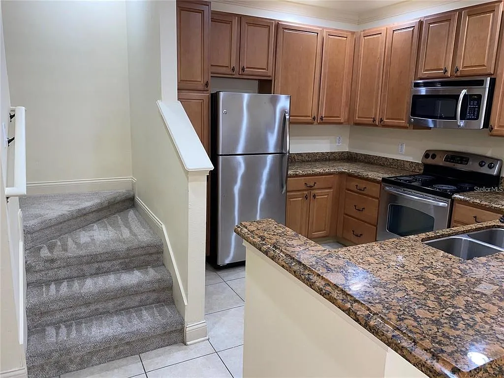3 bed, 2.0 bath, 1420 sqft, $1,750 — Photo 3
