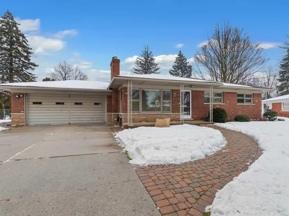 38060 Delta St, Clinton Township, MI 48036