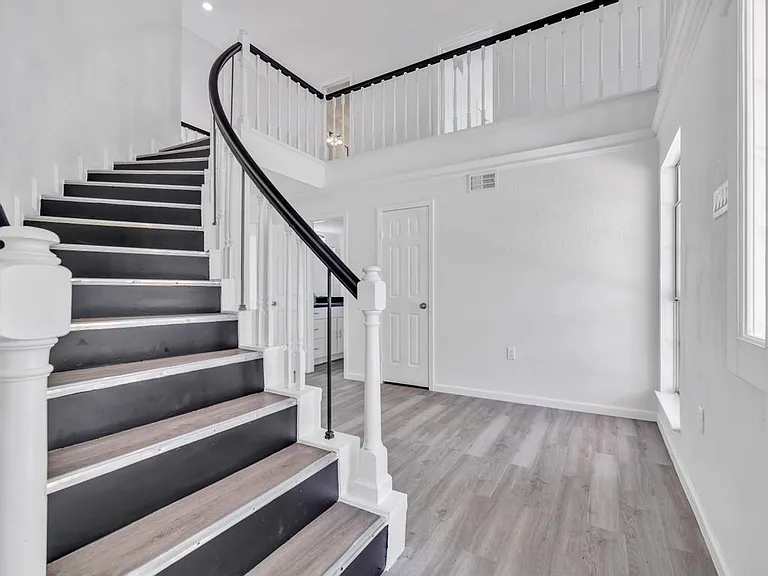 4409 Hillbrook Dr — Photo 11