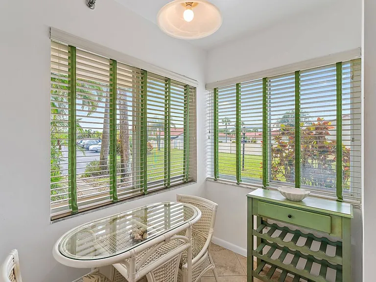 Palm Ave — Photo 3