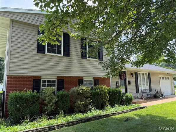 212 Whitehall Dr, O Fallon, IL 62269