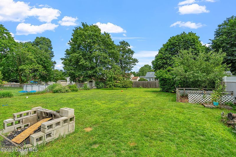 3rd image of 2052 Cardiff Road