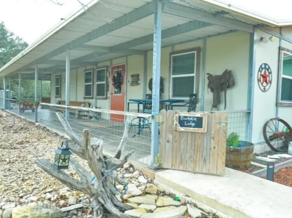 6411 Junction Hwy, Mountain Home, TX 78058