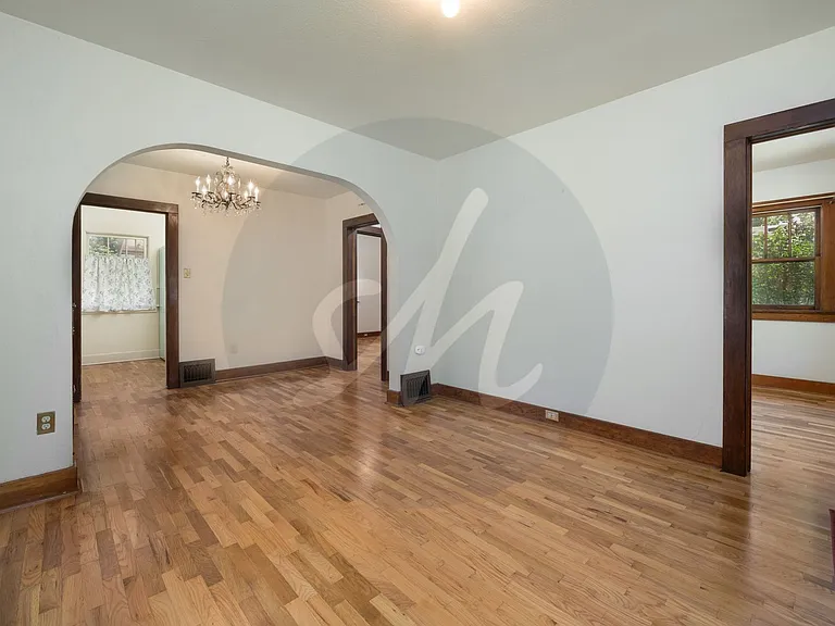 615 E Washington St — Photo 2