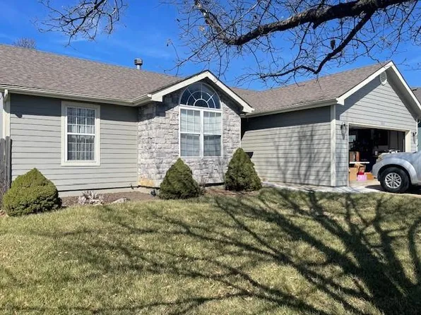 131 N Garfield Ave, Bonner Springs, KS 66012