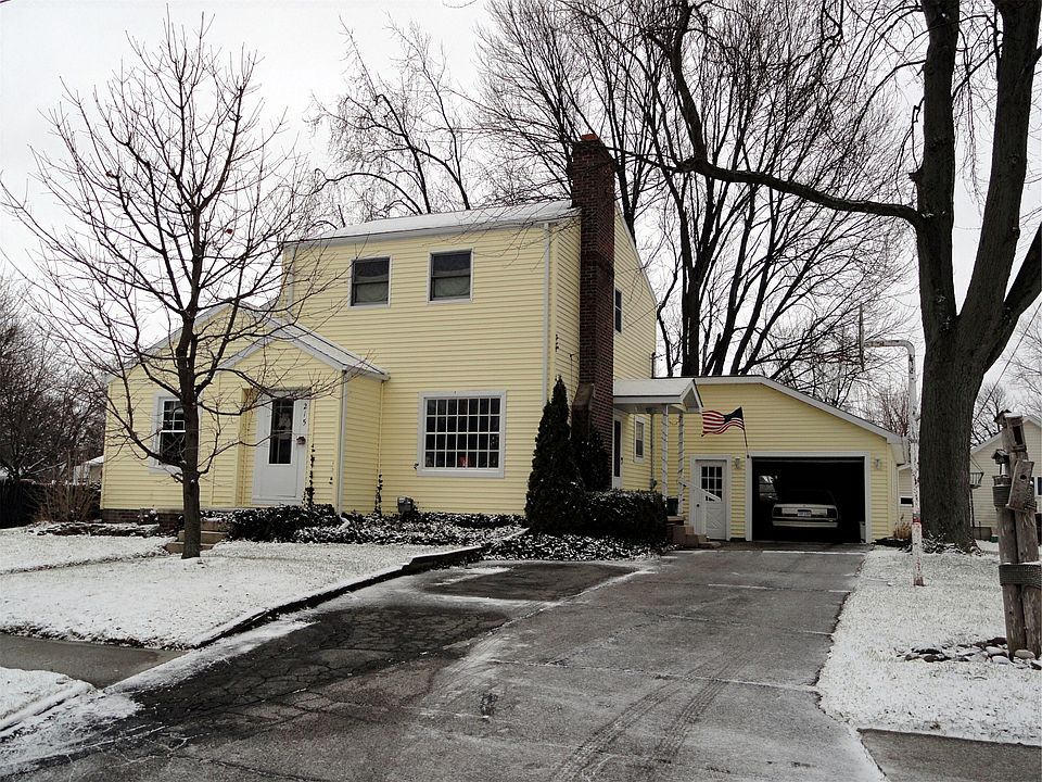 1st image of 215 W Elm St