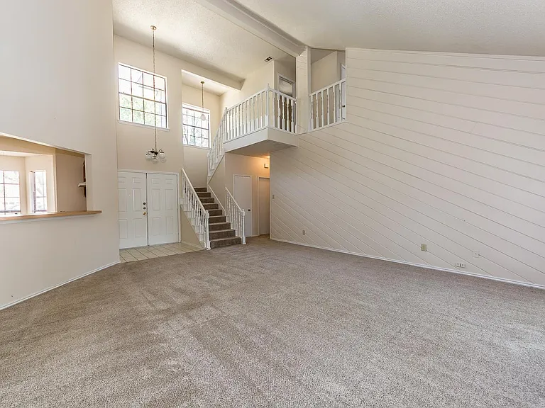 2710 Francisco Dr — Photo 24