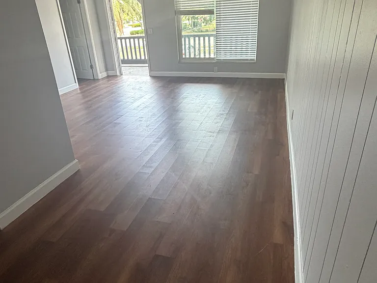 563 W Montrose St #19 — Photo 5